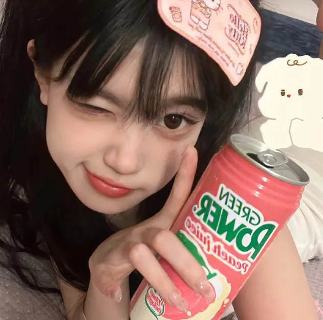 女孩向前走